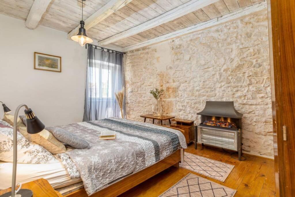 Casa Di Pietra Matelici Villa Divšići Eksteriør bilde