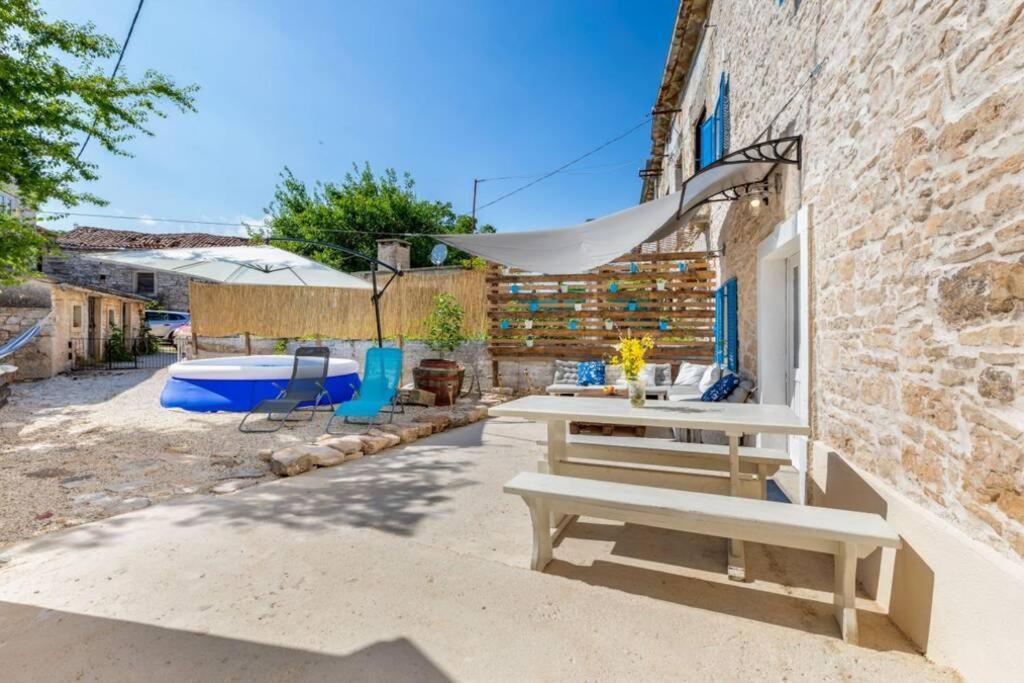 Casa Di Pietra Matelici Villa Divšići Eksteriør bilde
