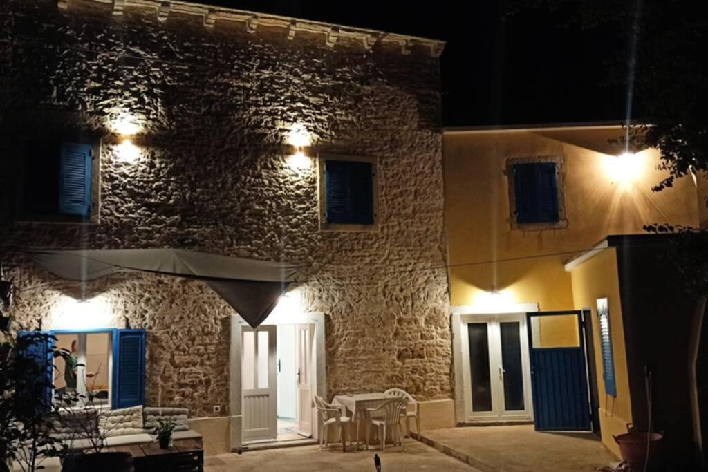 Casa Di Pietra Matelici Villa Divšići Eksteriør bilde
