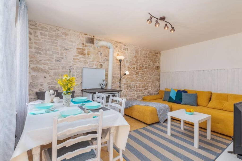 Casa Di Pietra Matelici Villa Divšići Eksteriør bilde