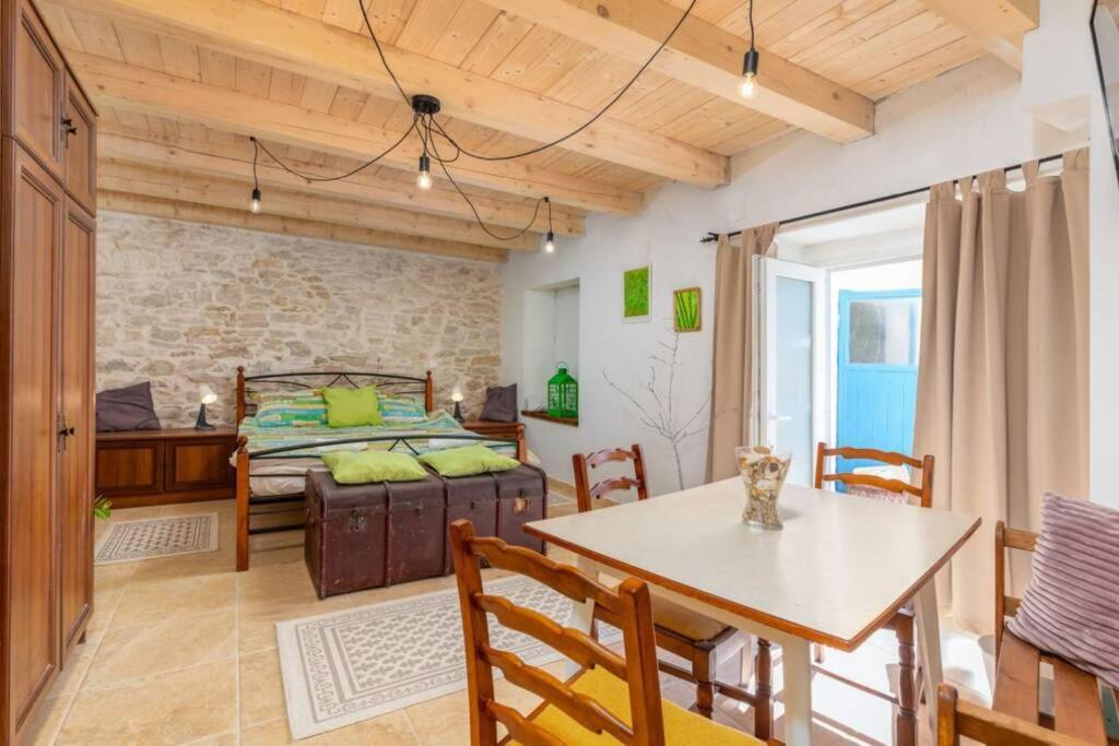 Casa Di Pietra Matelici Villa Divšići Eksteriør bilde