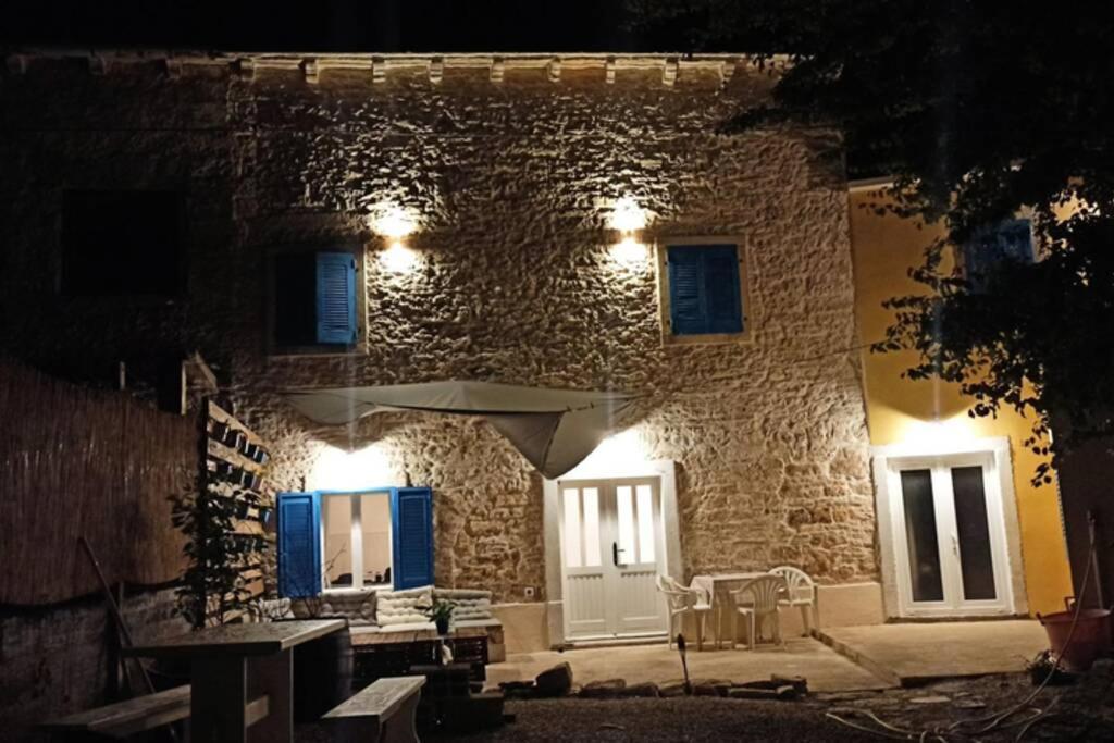 Casa Di Pietra Matelici Villa Divšići Eksteriør bilde