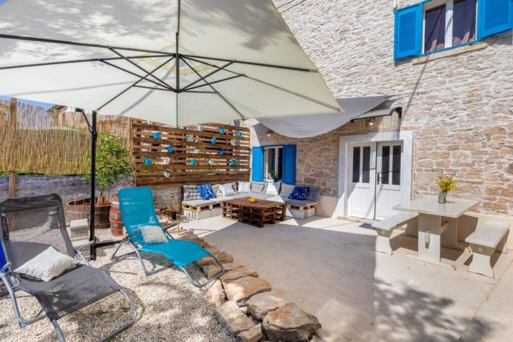 Casa Di Pietra Matelici Villa Divšići Eksteriør bilde