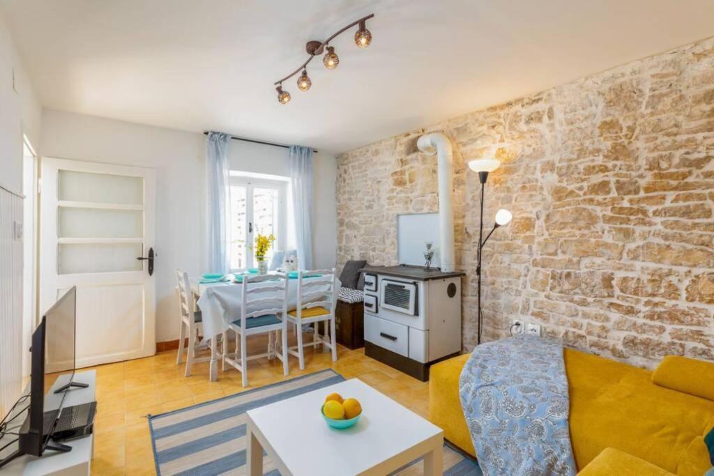 Casa Di Pietra Matelici Villa Divšići Eksteriør bilde